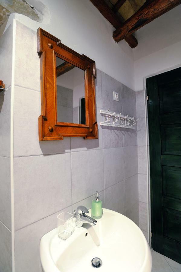 Traditional Istrian Stone House Šmarje Exterior foto